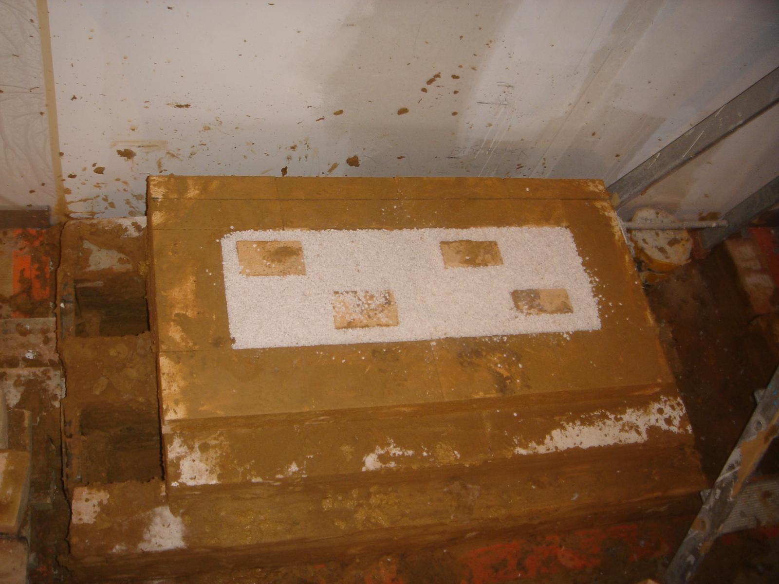Isolation en vermiculite en vrac sous le foyer